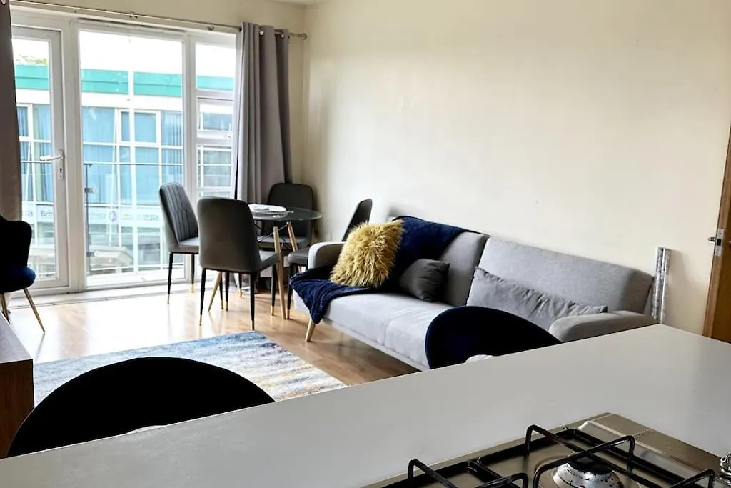 Cosy 2 Bed Apartment 5 Min Walk From London Tube Station Ilford