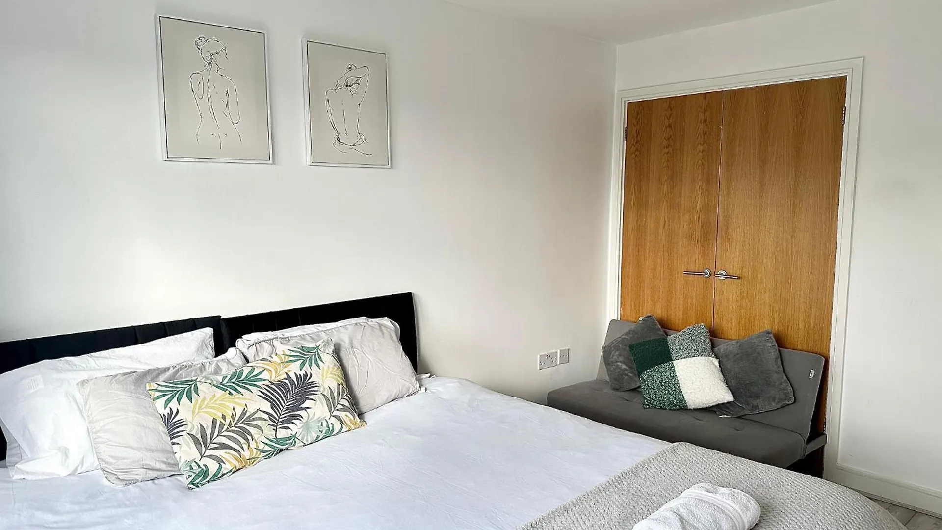 Cosy 2 Bed Apartment 5 Min Walk From London Tube Station Ilford United Kingdom