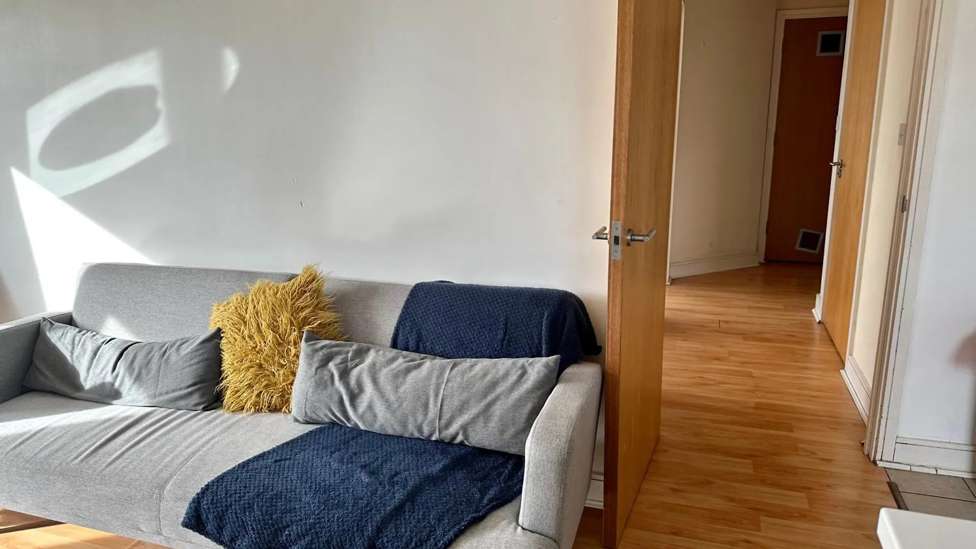 Cosy 2 Bed Apartment 5 Min Walk From London Tube Station Ilford United Kingdom