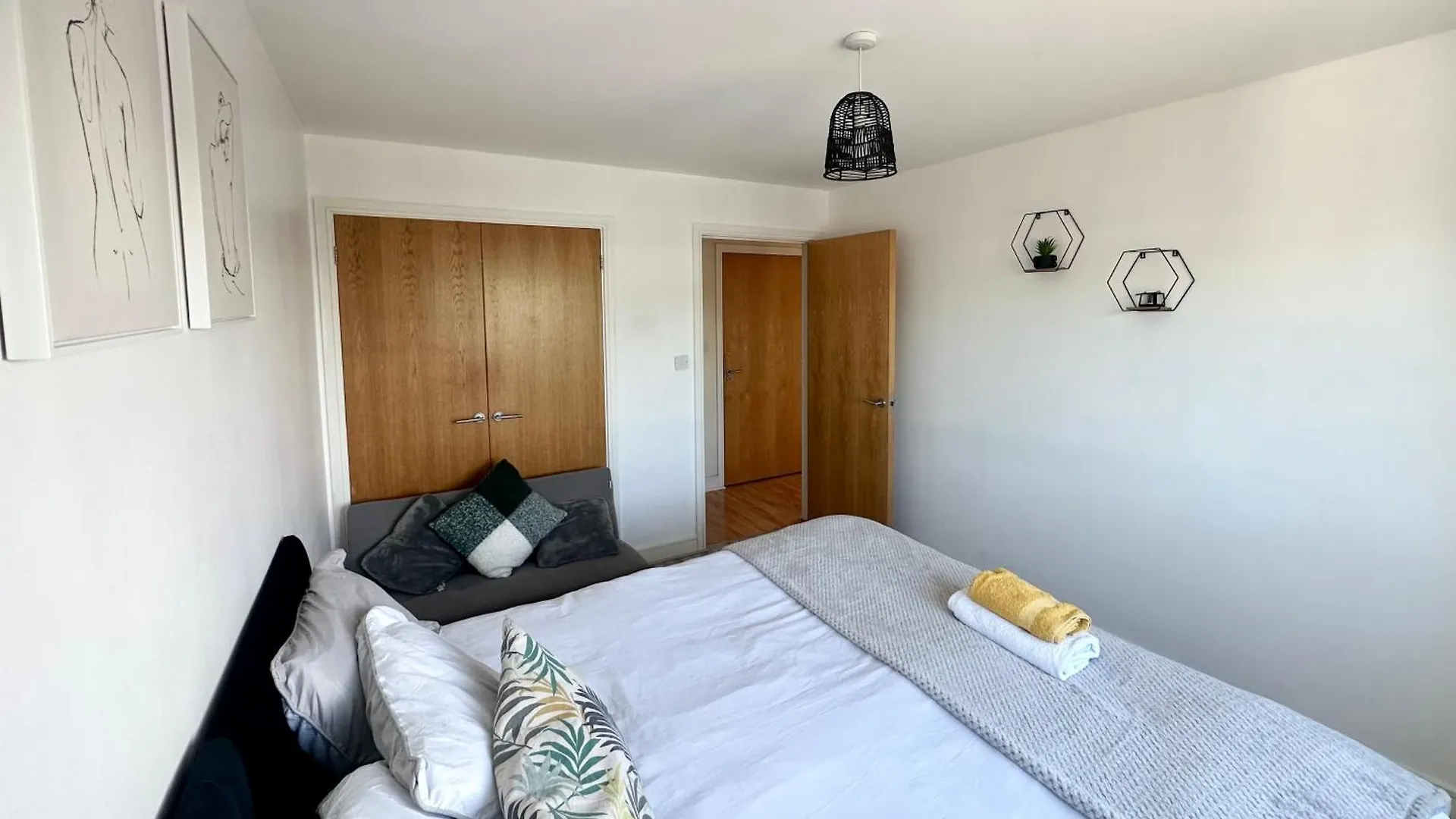 Cosy 2 Bed Apartment 5 Min Walk From London Tube Station Ilford
