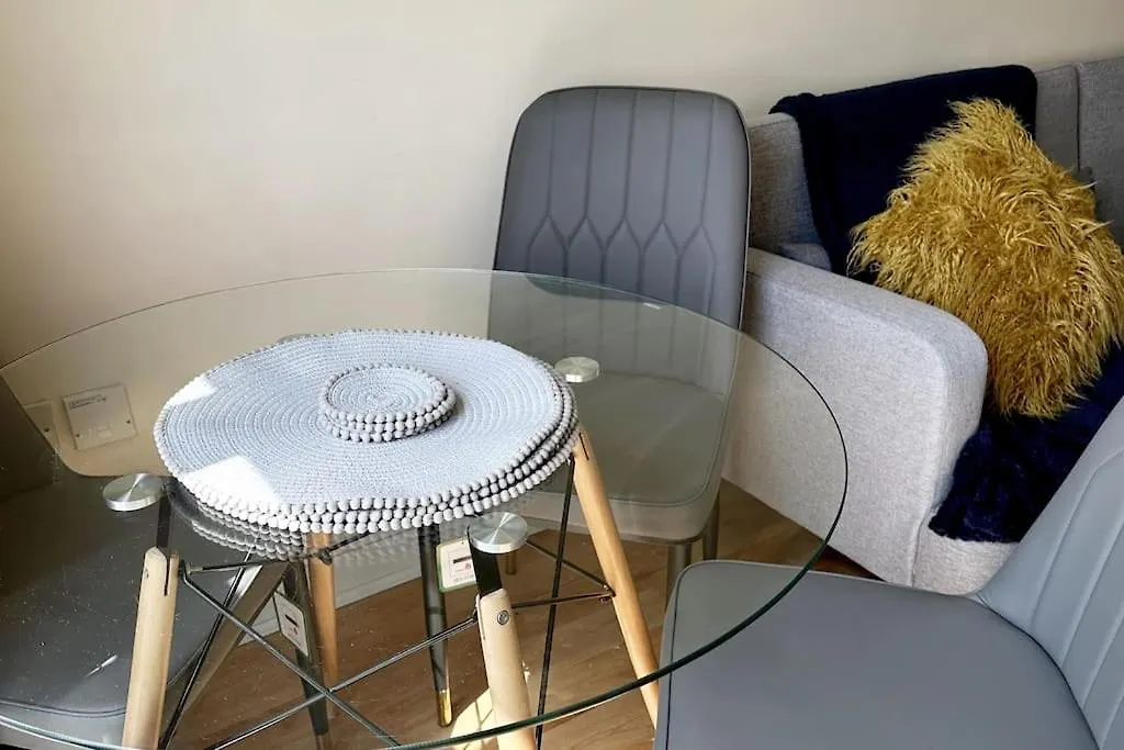 Cosy 2 Bed Apartment 5 Min Walk From London Tube Station Ilford