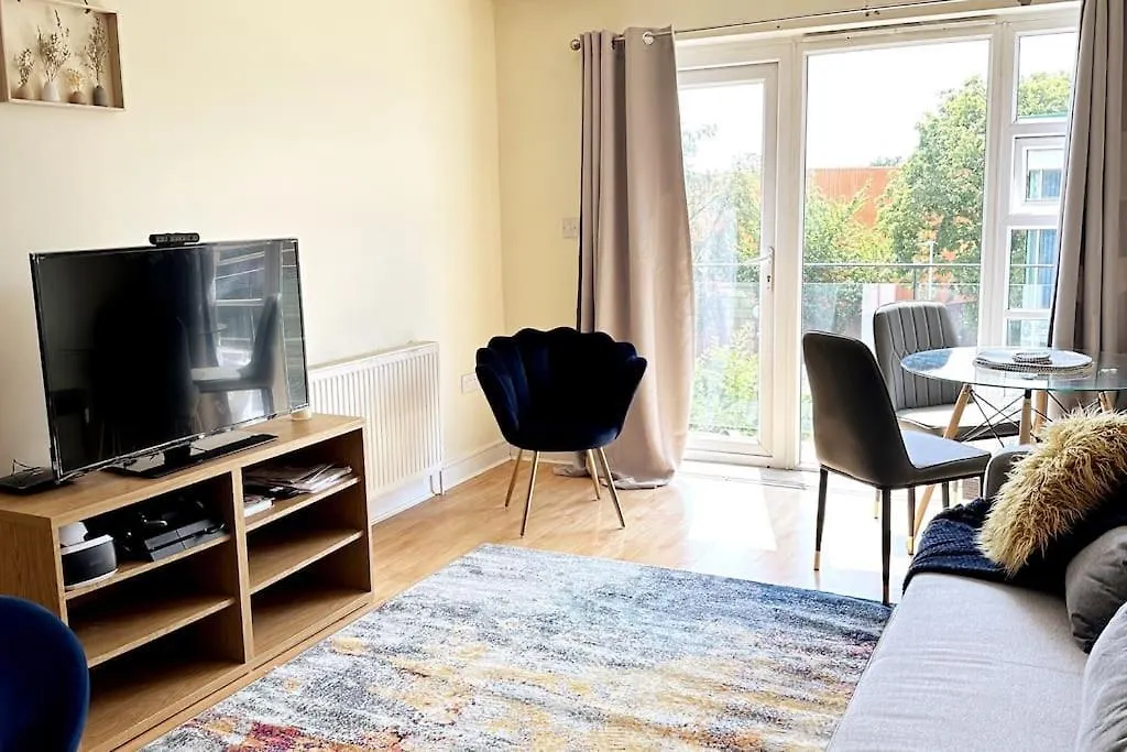Cosy 2 Bed Apartment 5 Min Walk From London Tube Station Ilford