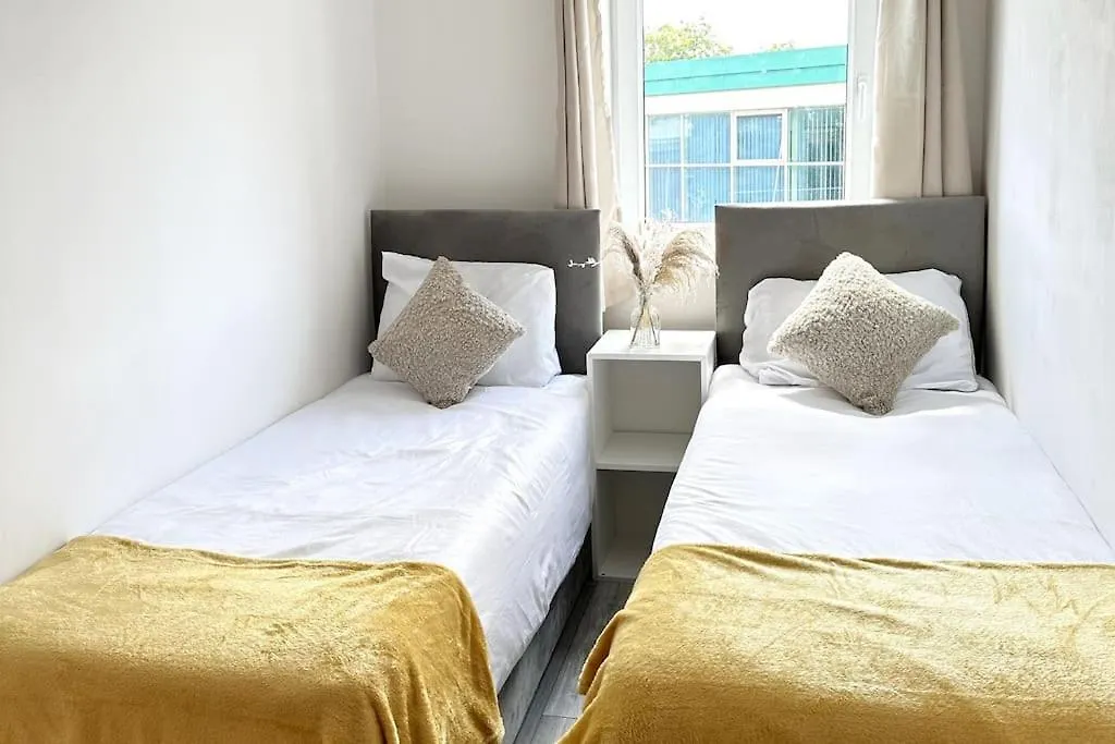 Cosy 2 Bed Apartment 5 Min Walk From London Tube Station Ilford Storbritannien