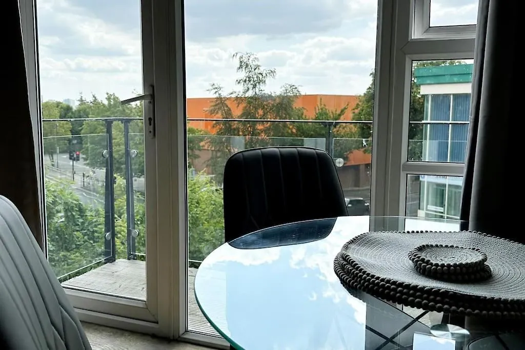 Cosy 2 Bed Apartment 5 Min Walk From London Tube Station Ilford