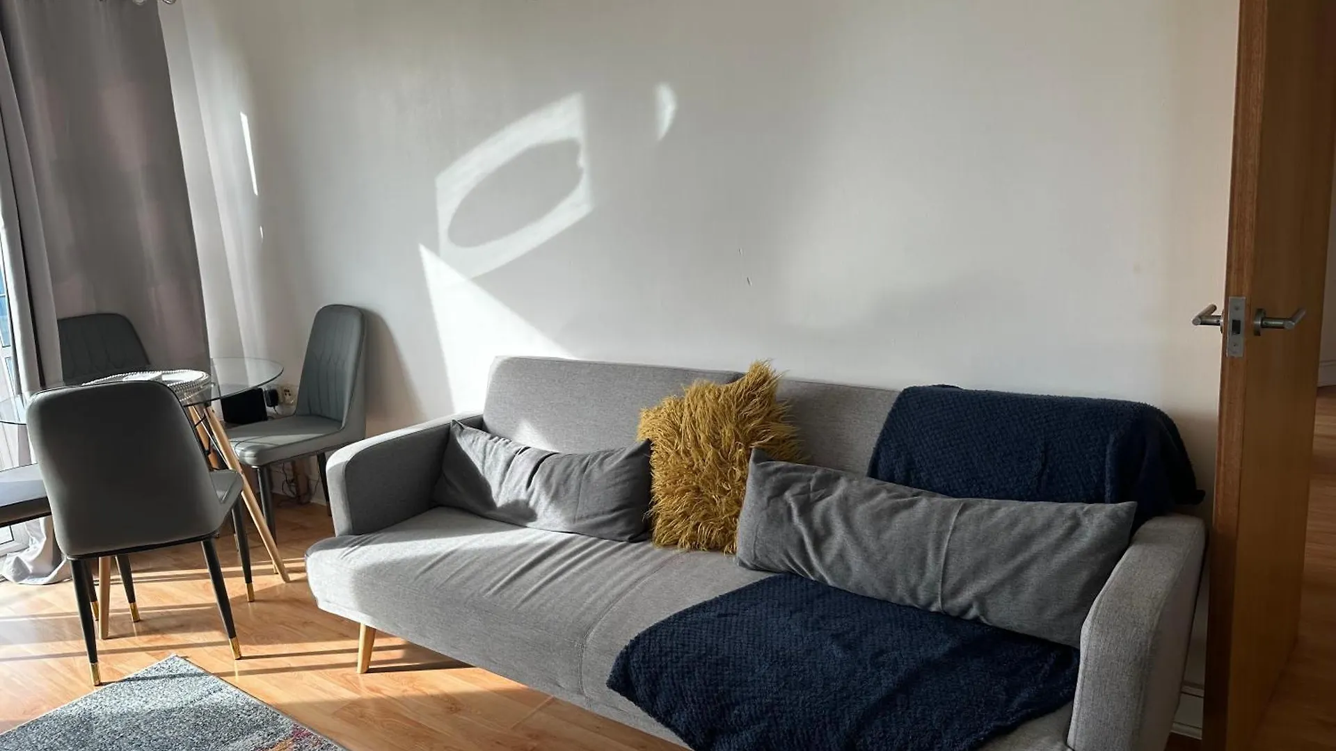 Cosy 2 Bed Apartment 5 Min Walk From London Tube Station Ilford
